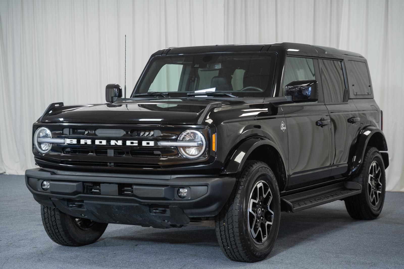 Certified 2025 Ford Bronco Outer Banks AWD/4WD image 3