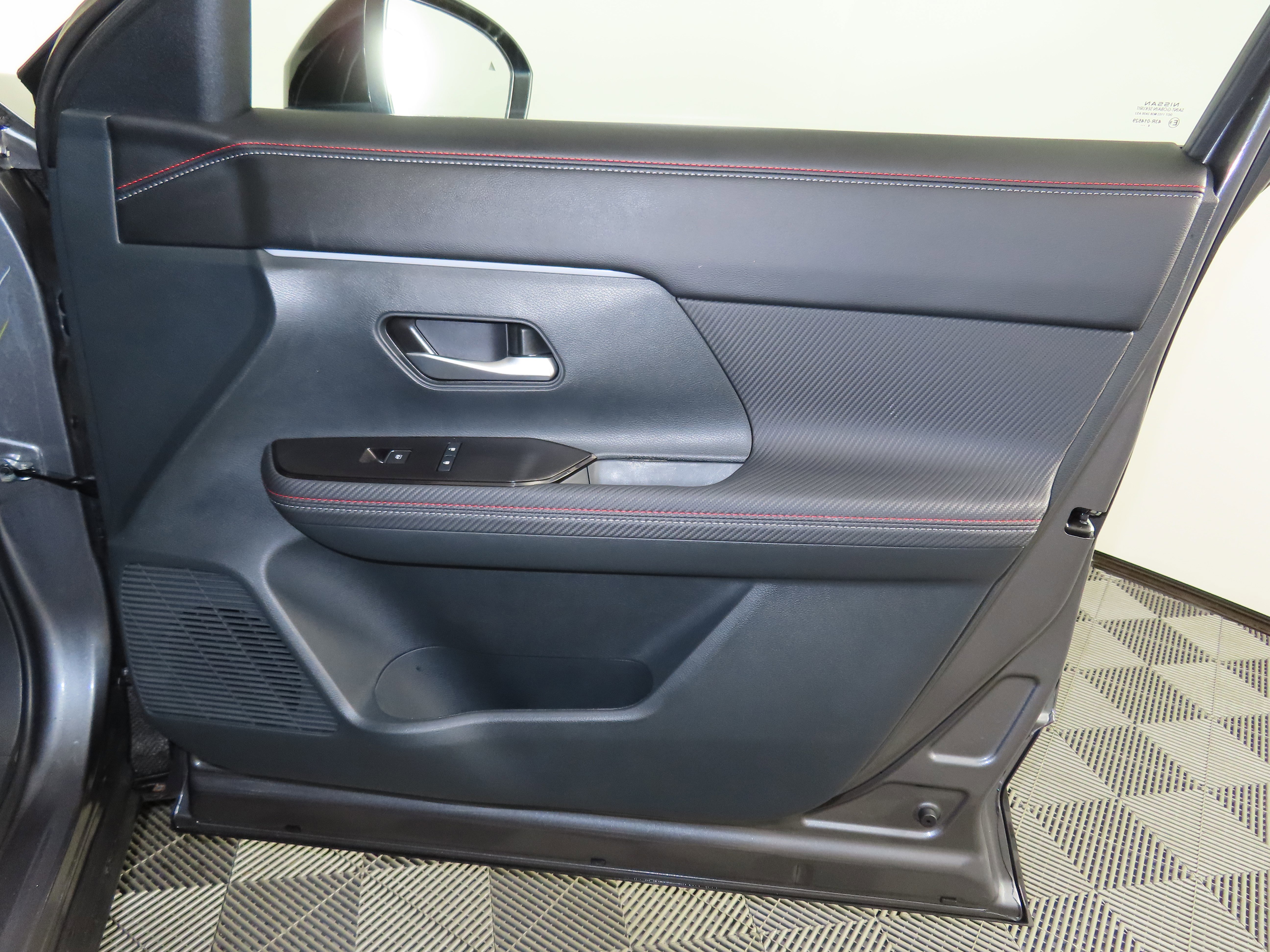 Certified 2025 Nissan Kicks SR image 49