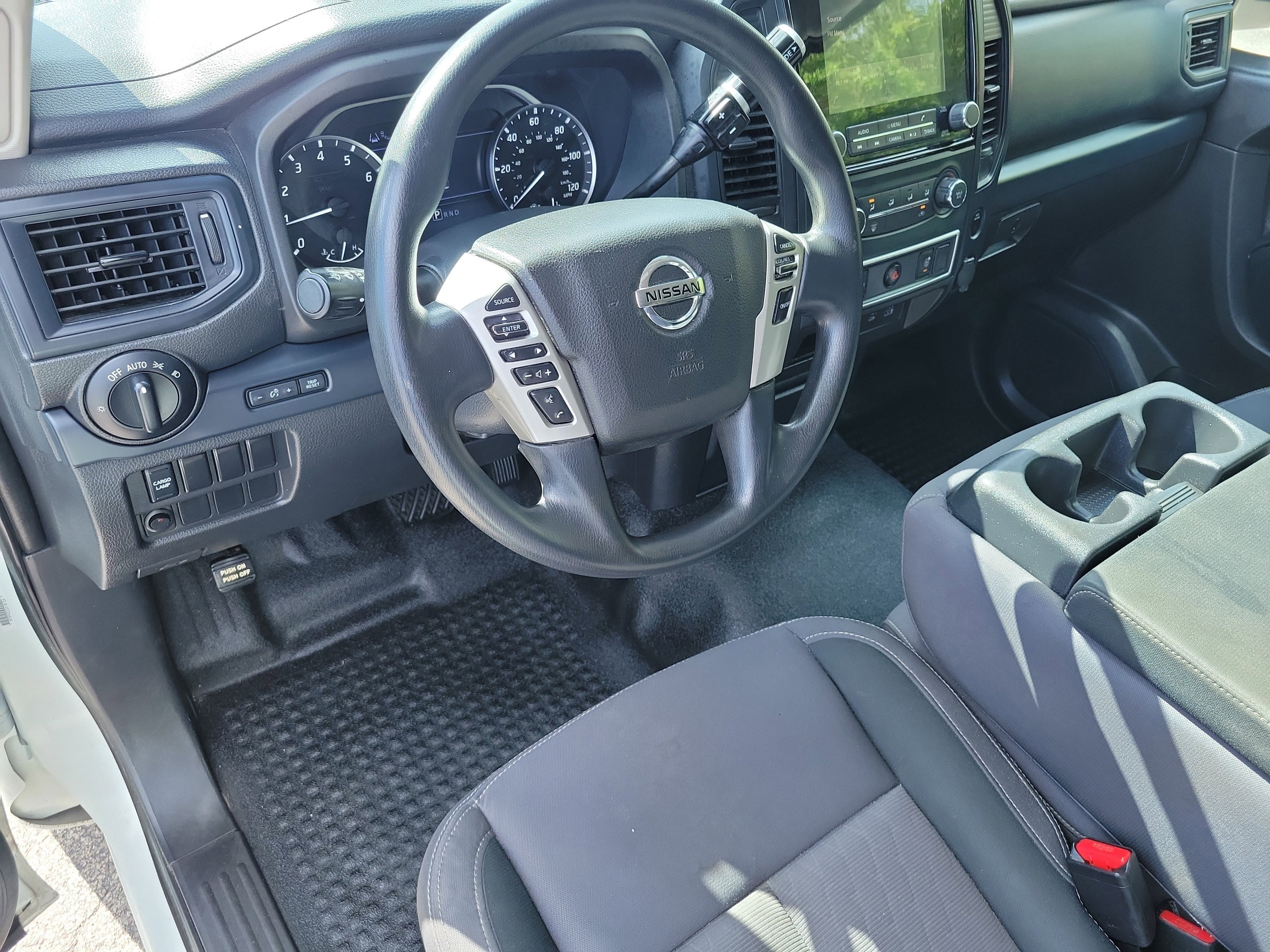 Used 2022 Nissan Titan S image 21