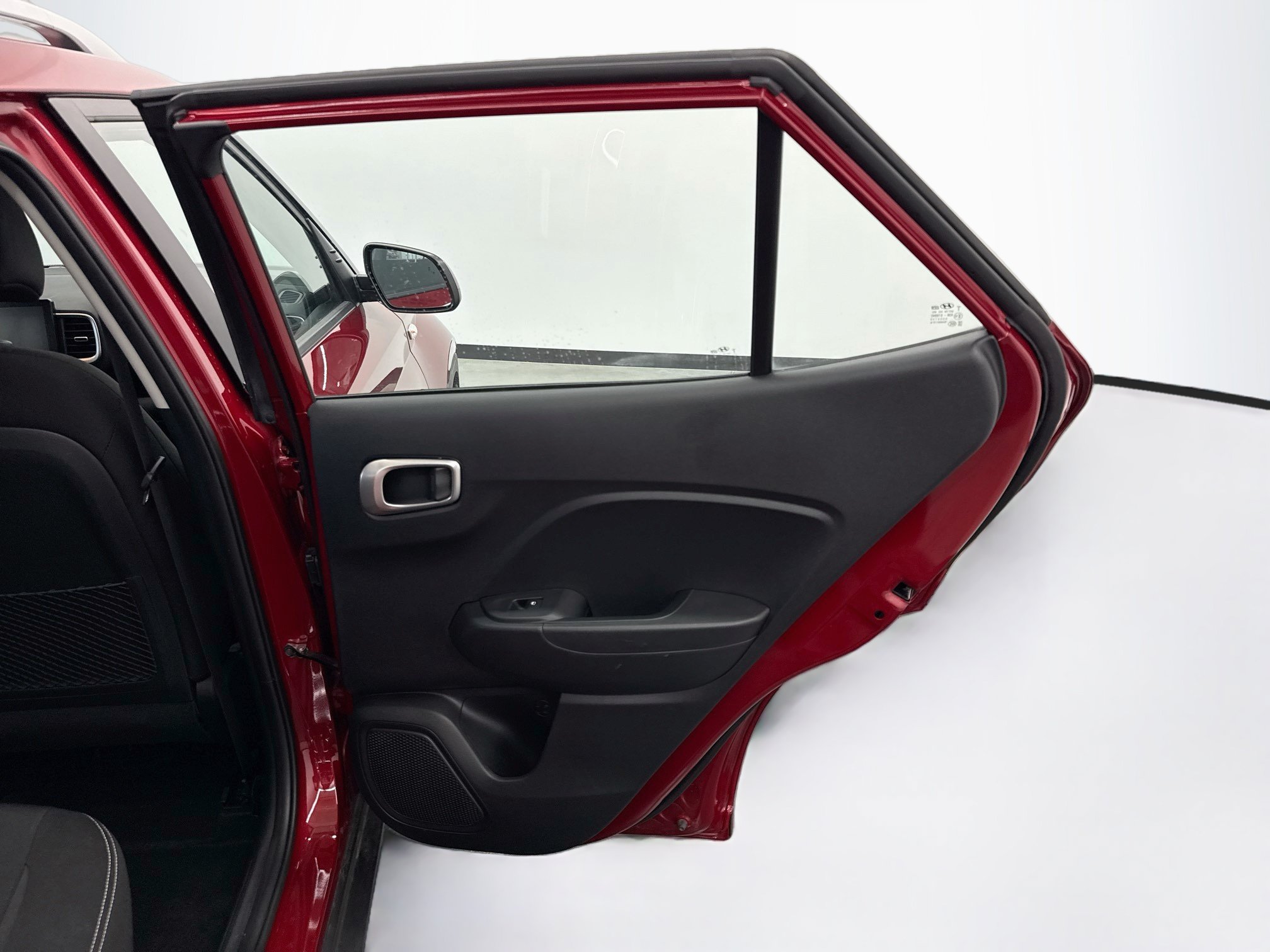 Used 2025 Hyundai Venue SEL FWD image 30