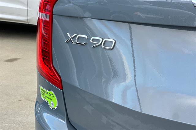 Certified 2023 Volvo XC90 T8 Ultimate w/ Protection Package Premier image 33
