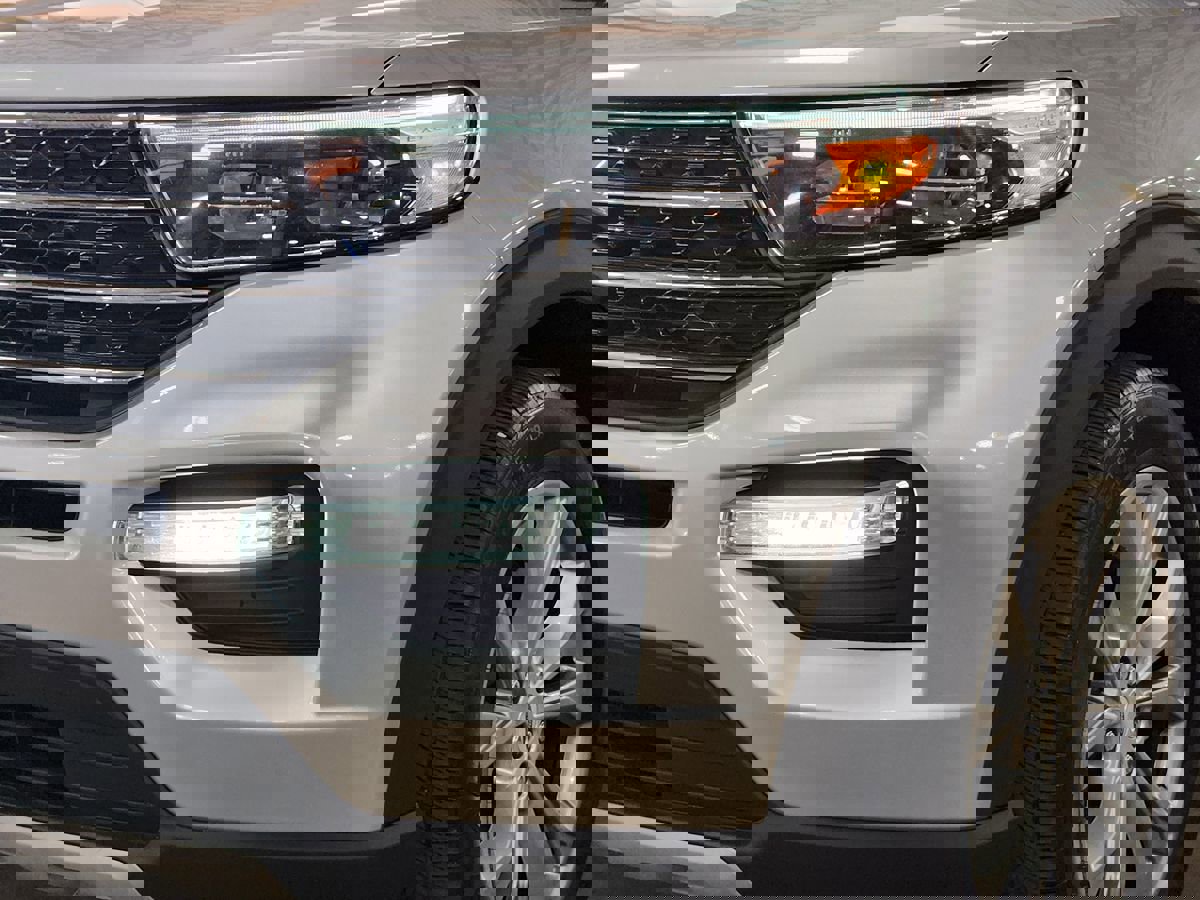 Used 2021 Ford Explorer XLT w/ Equipment Group 202A image 14