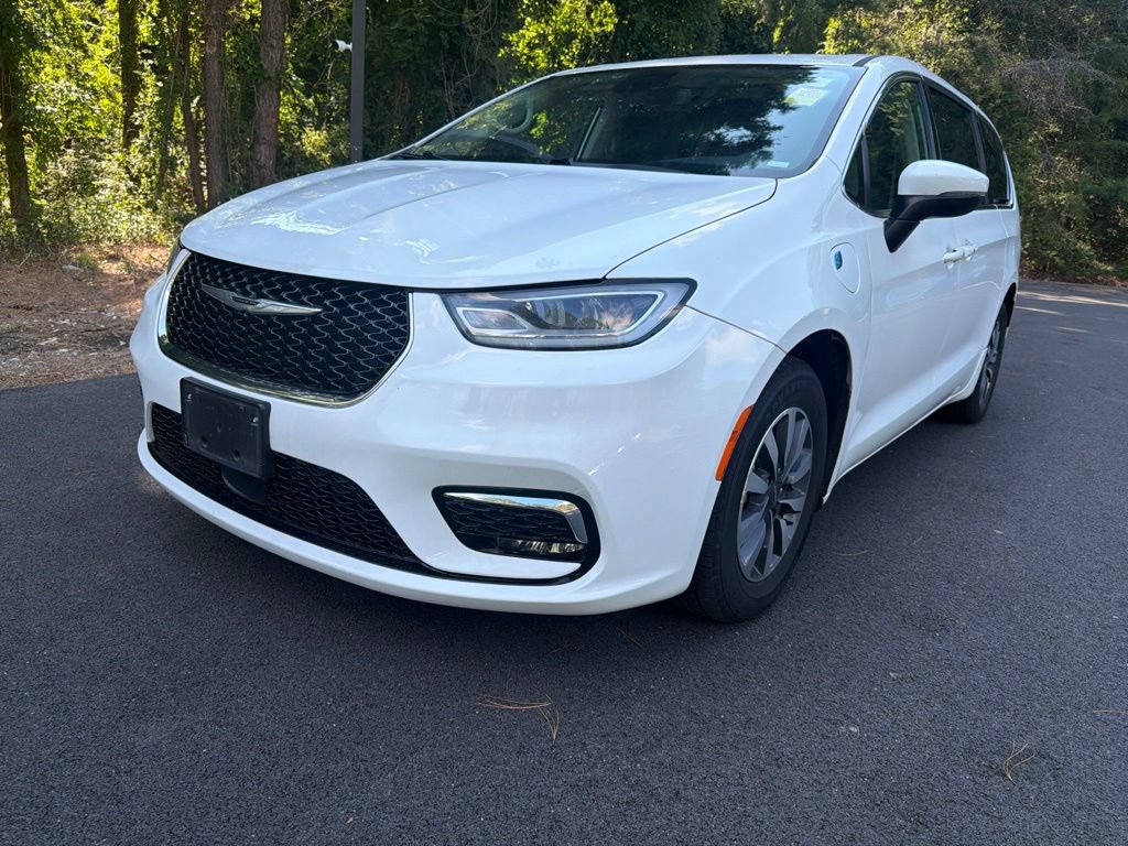 Used 2023 Chrysler Pacifica Touring-L FWD image 1