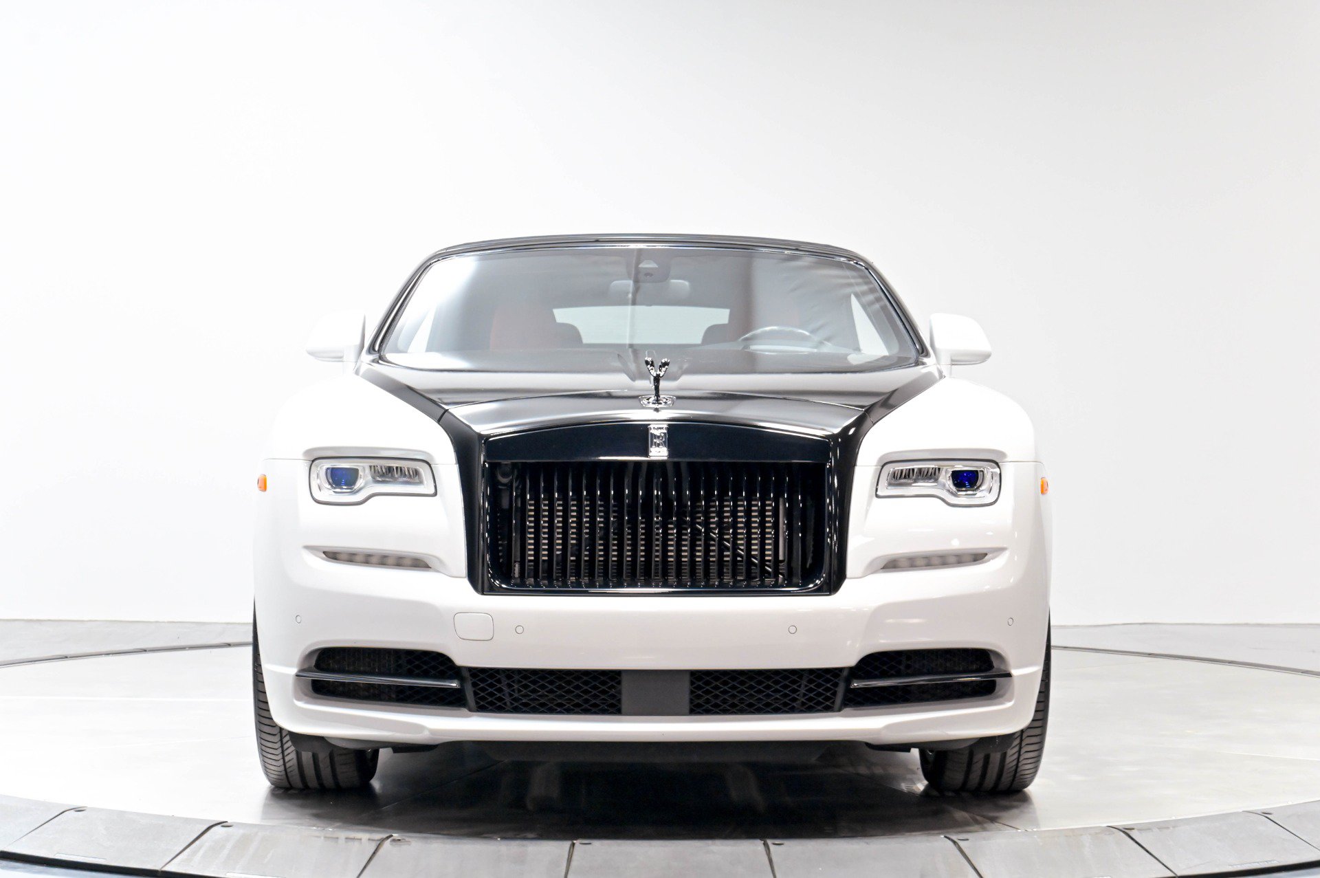Used 2017 Rolls-Royce Dawn RWD image 43