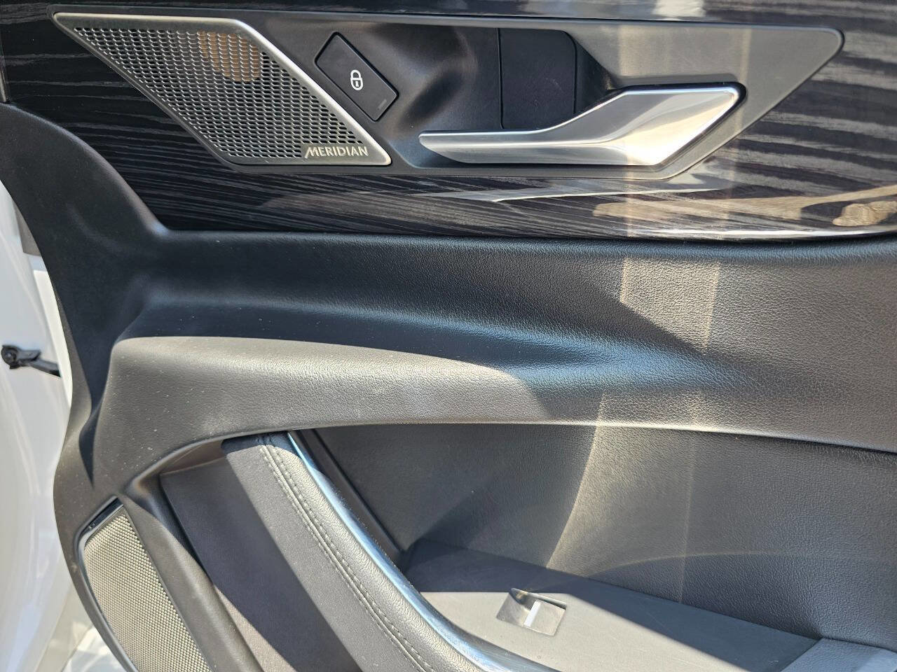 Used 2020 Jaguar XE S image 34