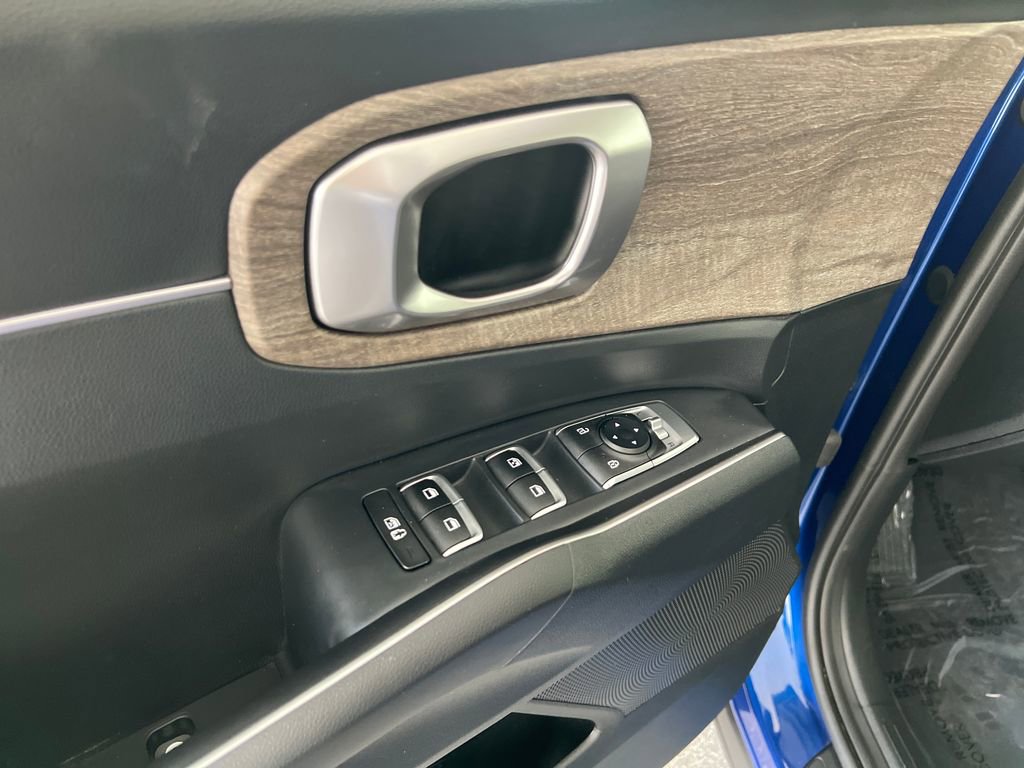 Used 2021 Kia Sorento EX w/ Panoramic Sunroof Package image 13