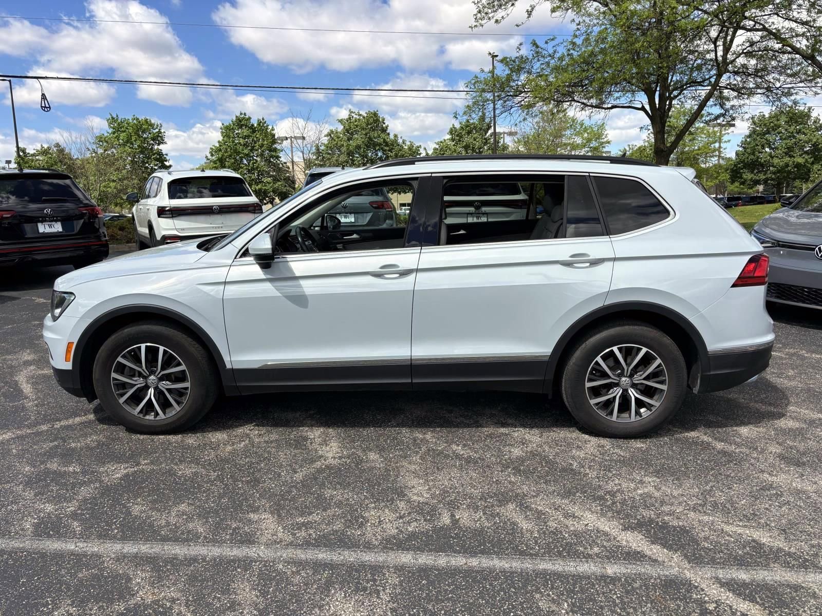 Used 2018 Volkswagen Tiguan SE w/ Panoramic Sunroof Package image 8