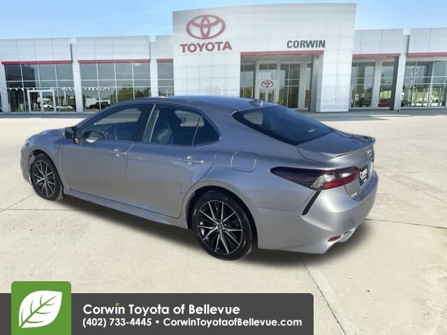 Used 2023 Toyota Camry SE video 3