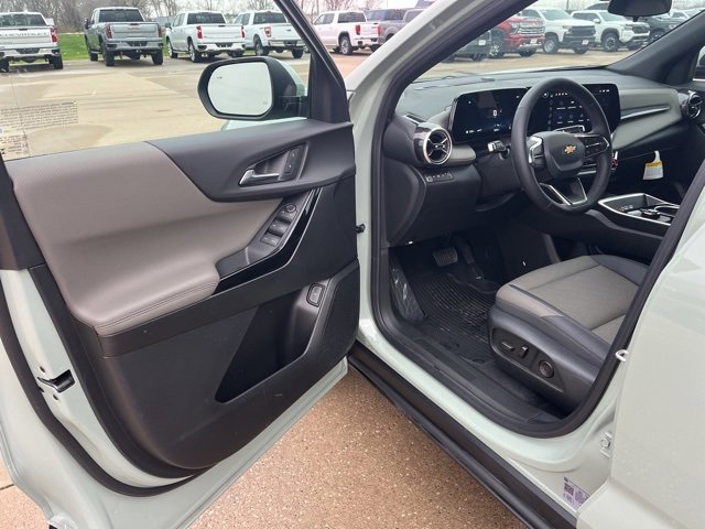 Used 2026 Chevrolet Equinox LT w/ Convenience Package II image 9