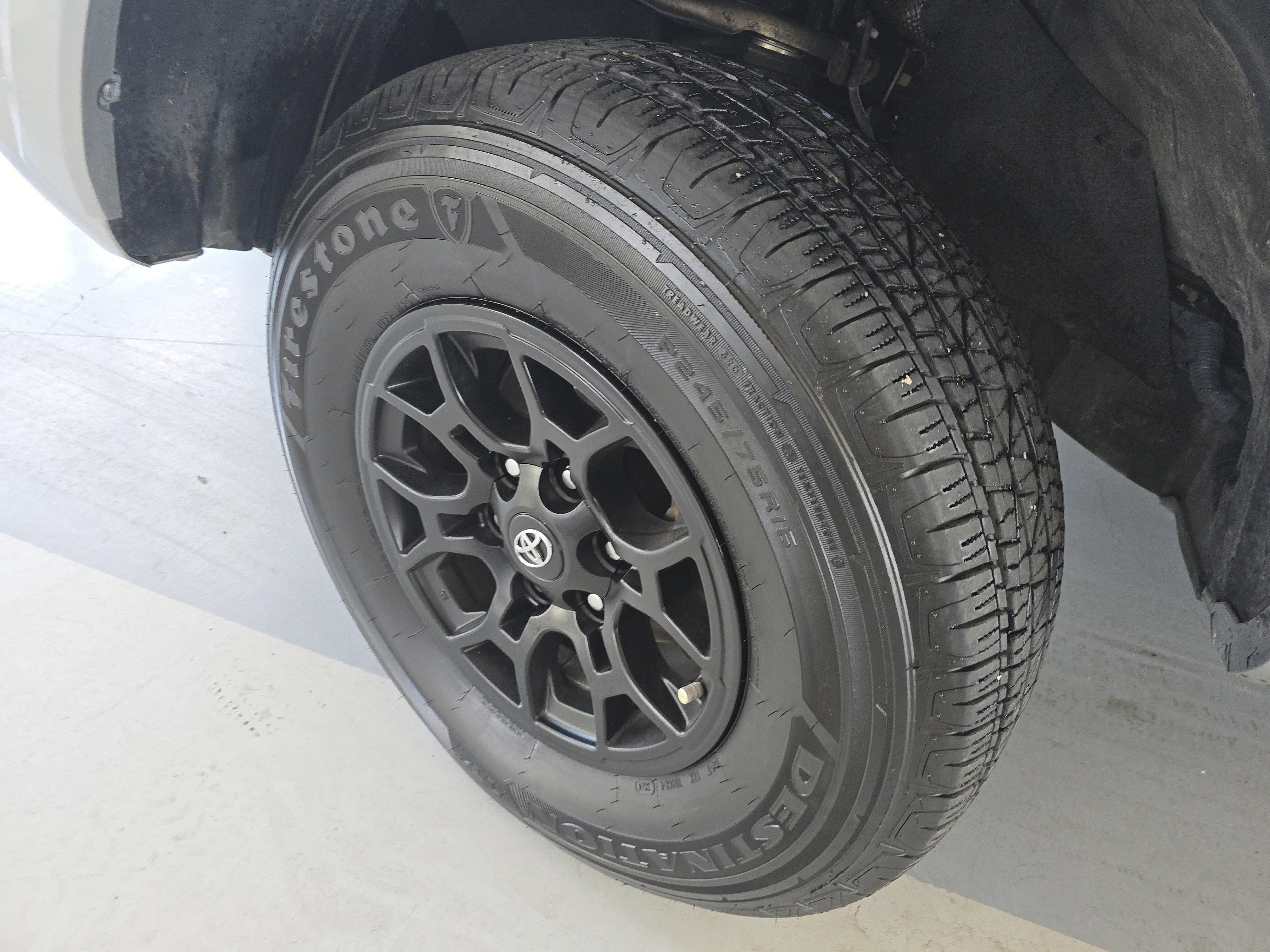 Used 2022 Toyota Tacoma SR5 w/ Technology Package image 10