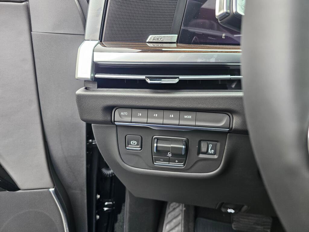 New 2026 Cadillac Escalade ESV Luxury AWD/4WD image 29