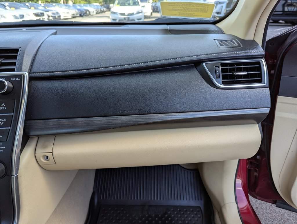 Used 2017 Toyota Camry XLE w/ Moonroof Package FWD image 35