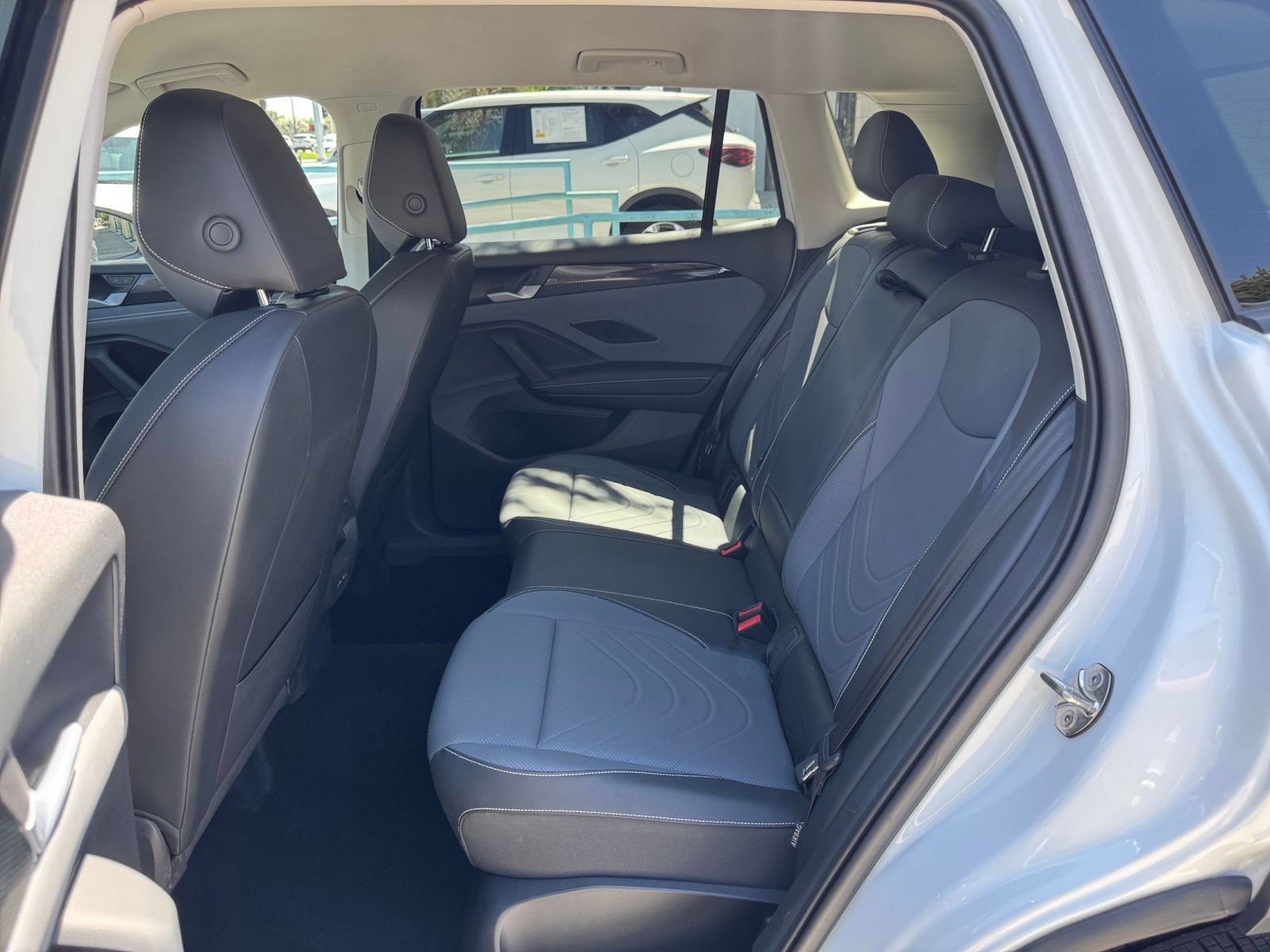 Used 2026 Volkswagen Tiguan SE FWD image 27