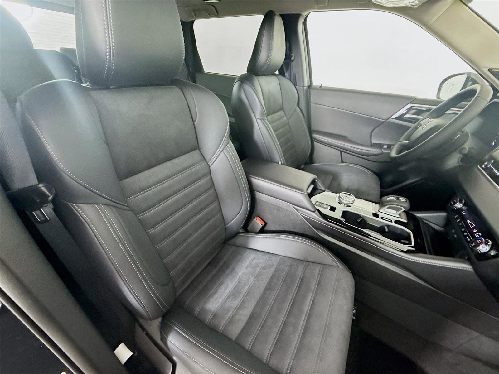 New 2026 Mitsubishi Outlander SE image 22