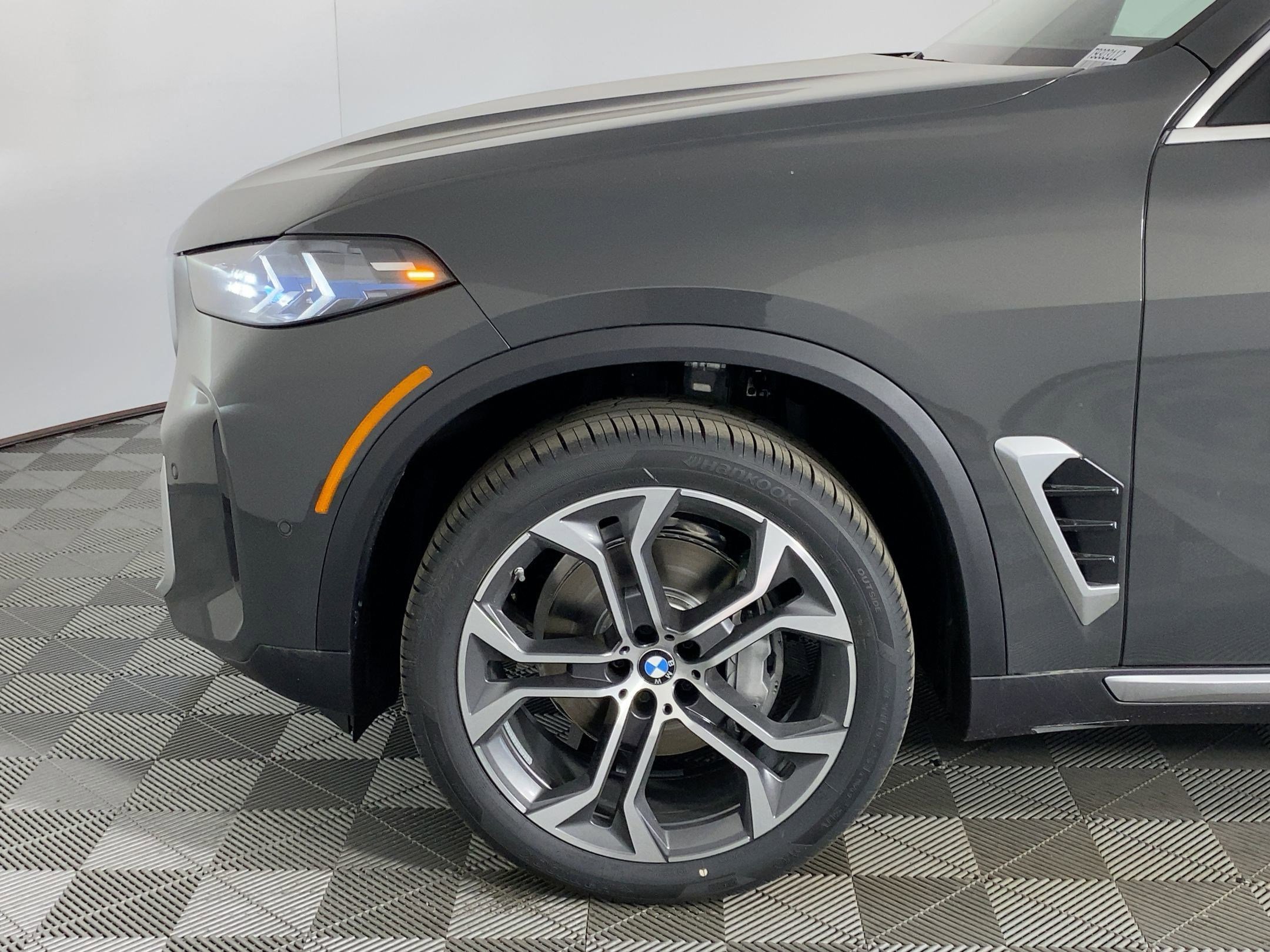 Used 2026 BMW X5 sDrive40i w/ Climate Comfort Package image 9