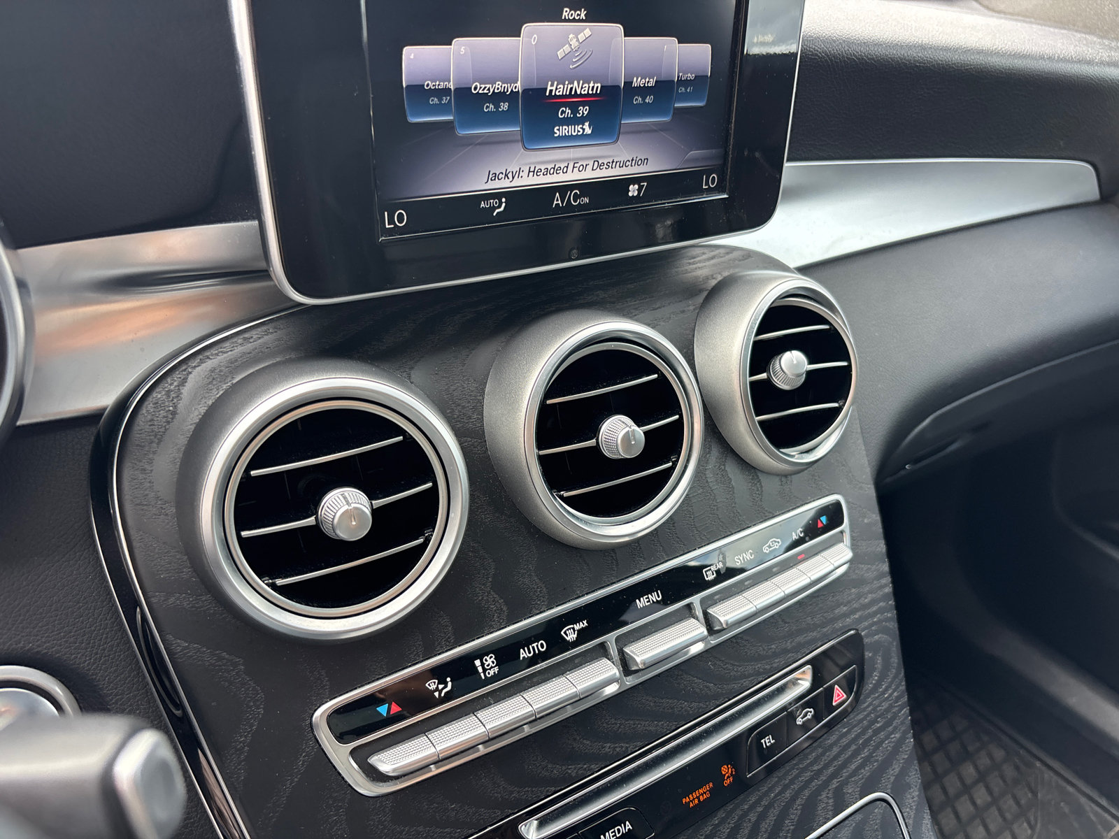 Used 2018 Mercedes-Benz GLC 300 4MATIC image 21