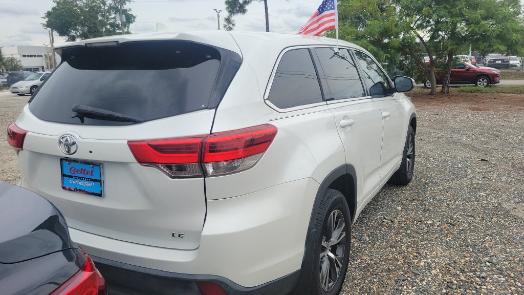 Used 2018 Toyota Highlander Plus FWD image 5