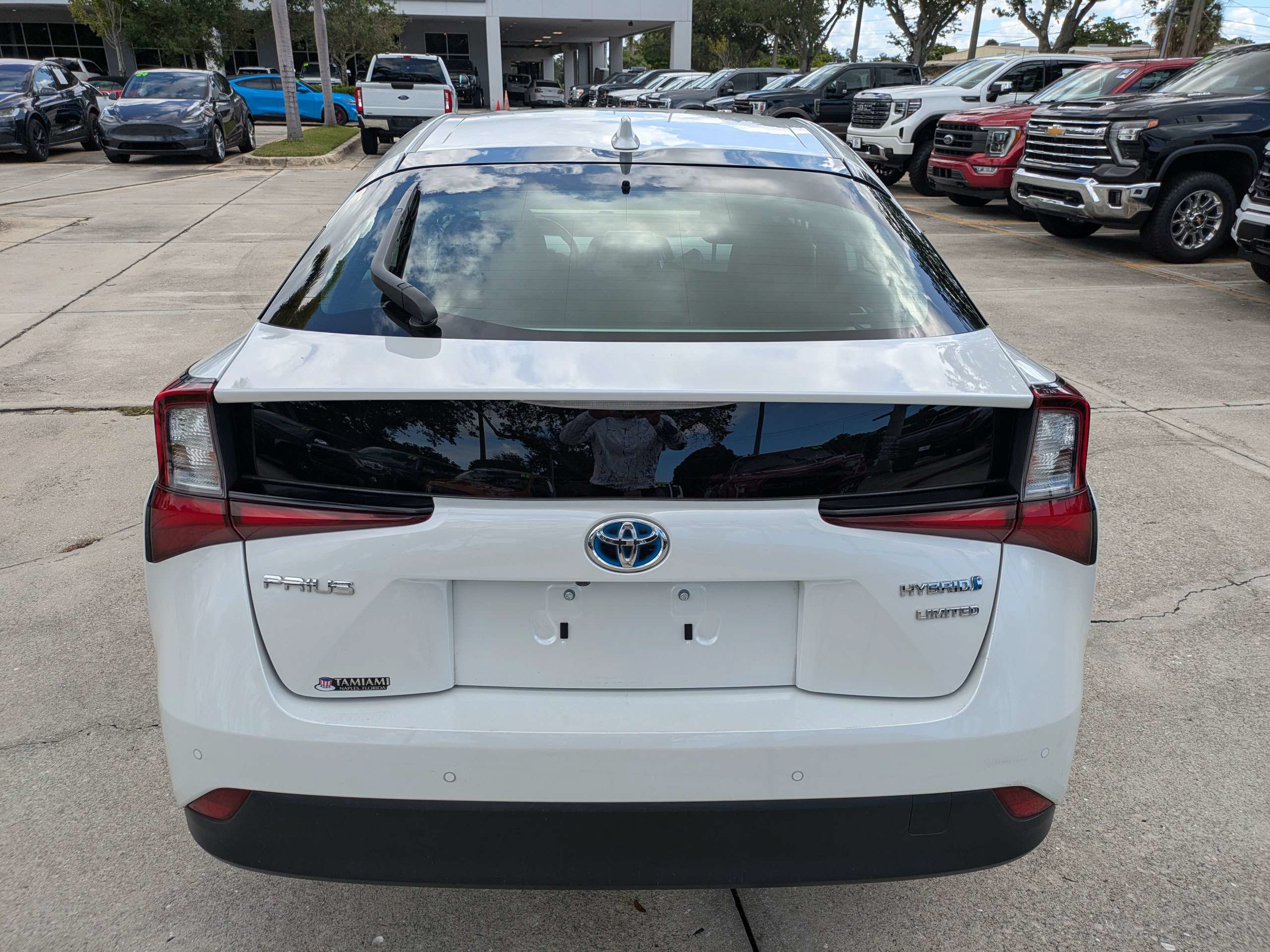 Used 2022 Toyota Prius Limited FWD image 5