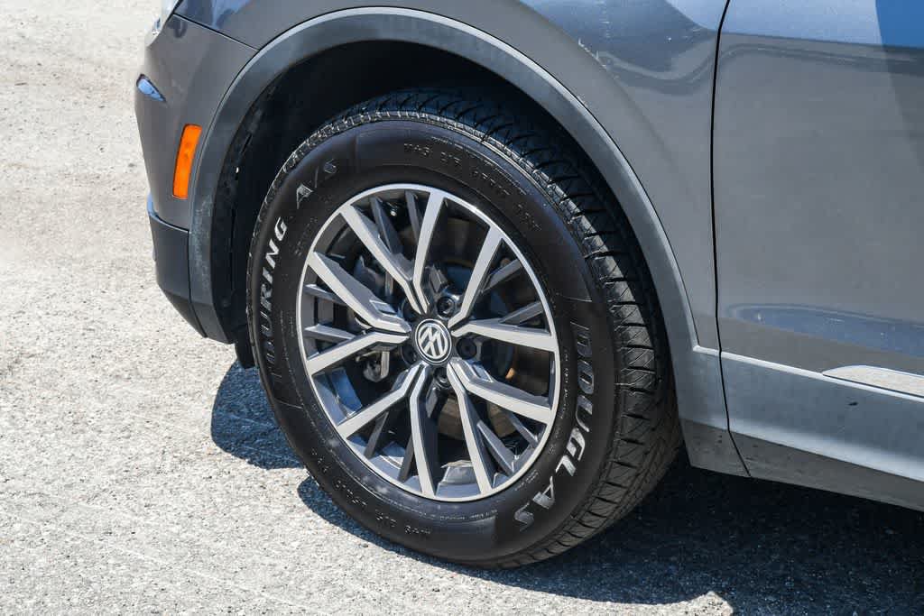 Used 2020 Volkswagen Tiguan SE w/ Panoramic Sunroof Package FWD image 10