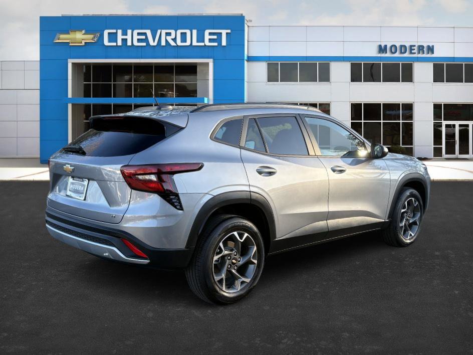 Used 2025 Chevrolet Trax LT w/ Driver Confidence Package image 5