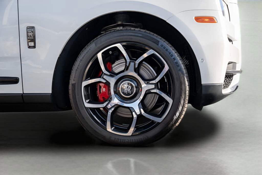 Used 2022 Rolls-Royce Cullinan Black Badge image 11