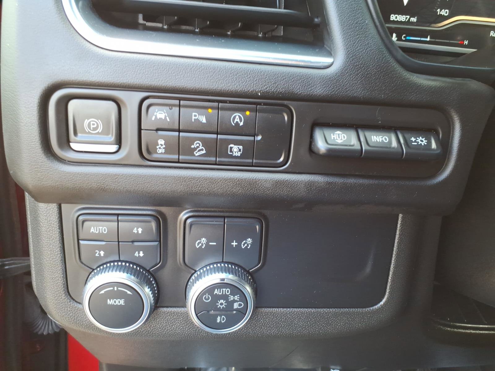 Used 2023 GMC Yukon XL AT4 w/ AT4 Premium Package image 20