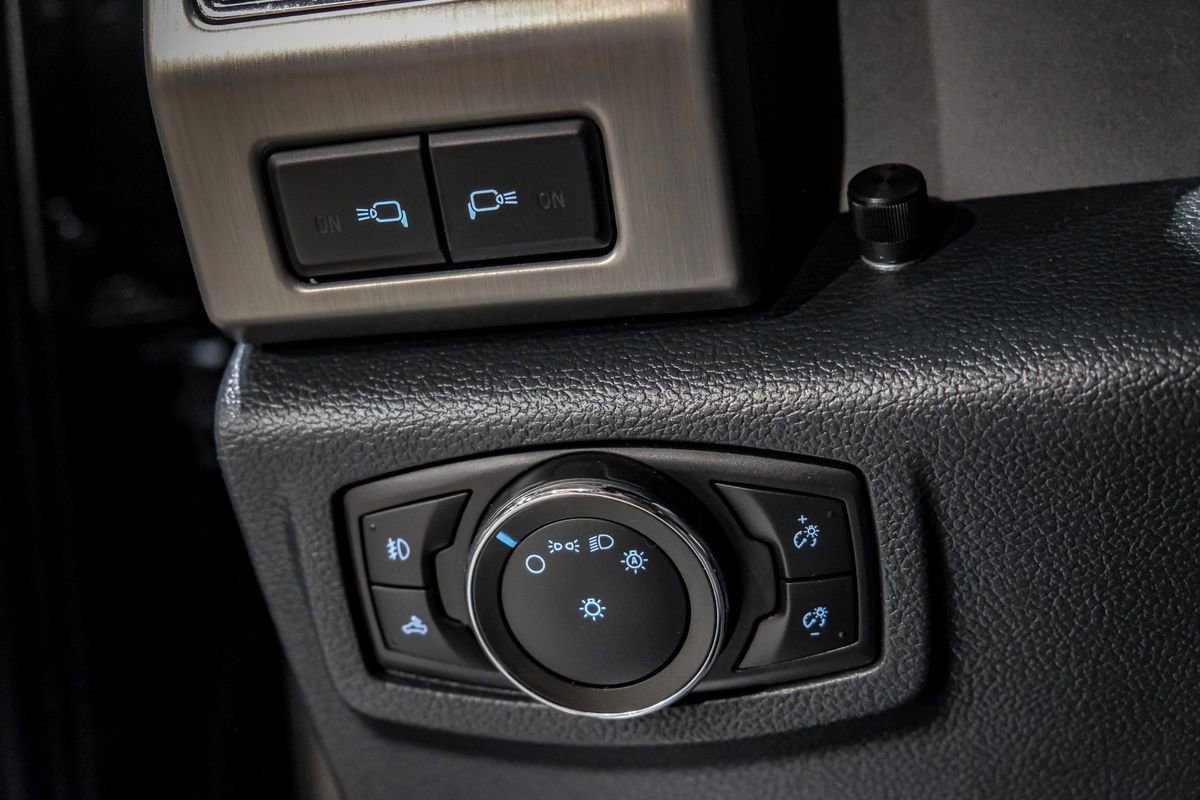 Used 2022 Ford F450 Platinum w/ FX4 Off-Road Package image 32