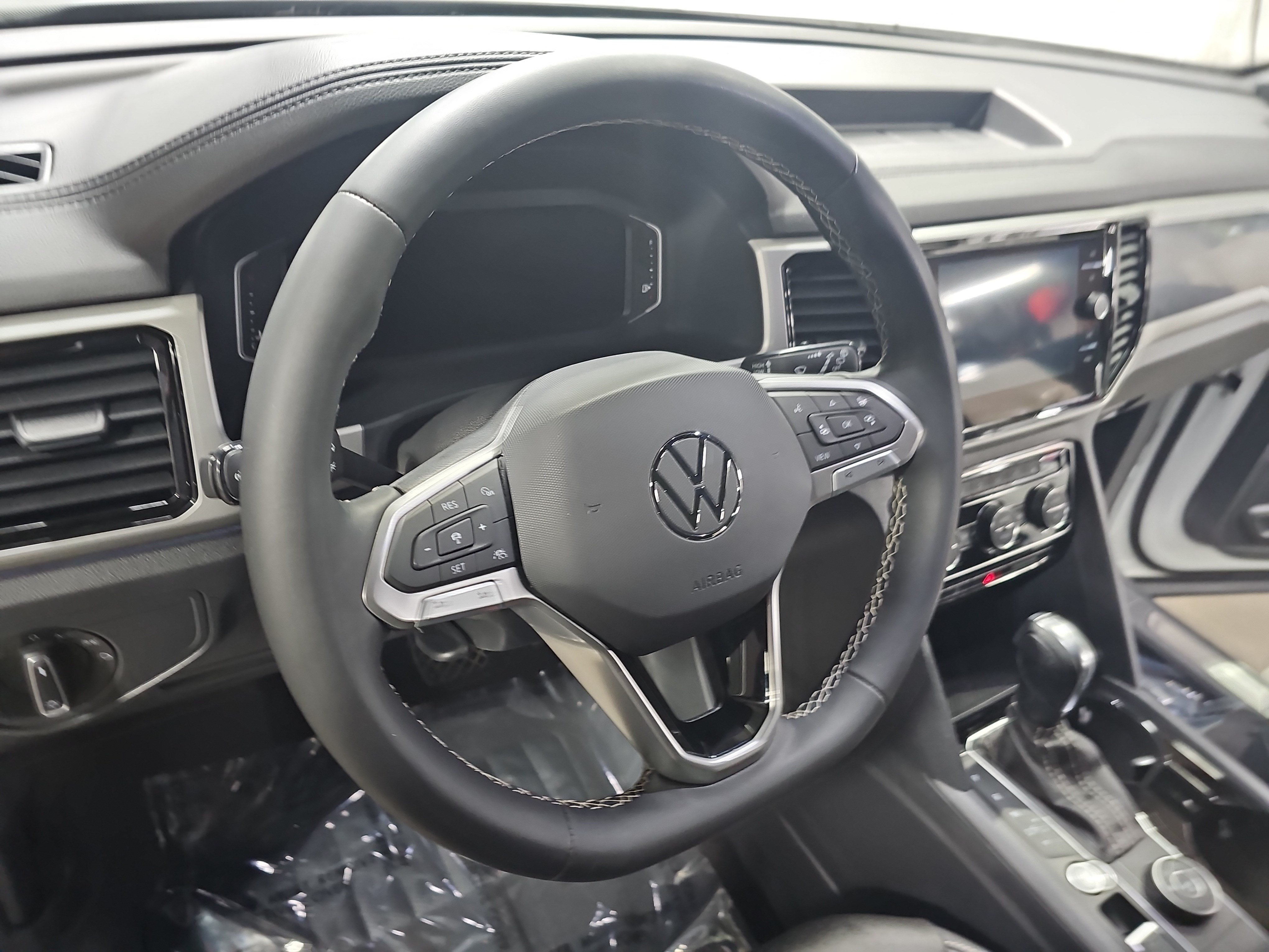 Used 2023 Volkswagen Atlas Cross Sport SEL AWD/4WD image 16