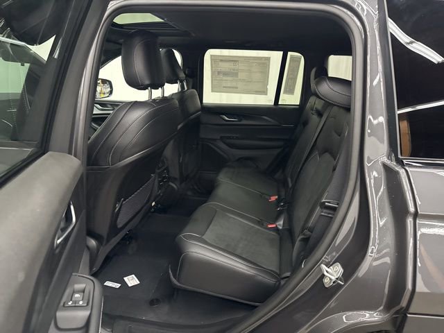 New 2025 Jeep Grand Cherokee Altitude image 6