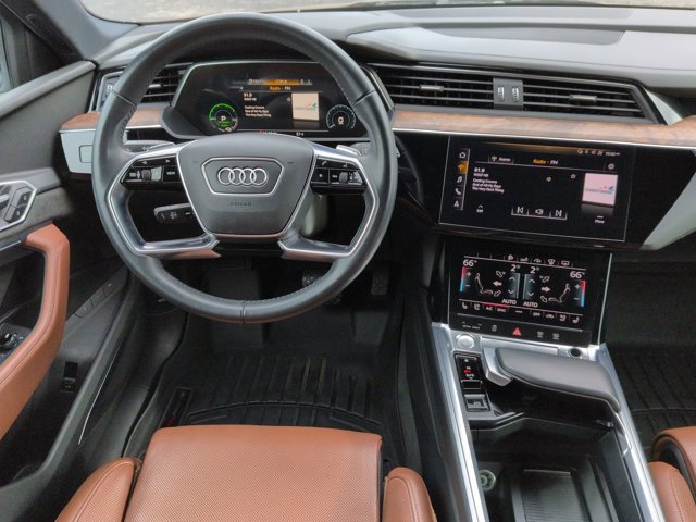 Used 2019 Audi e-tron Prestige w/ Prestige Package image 16