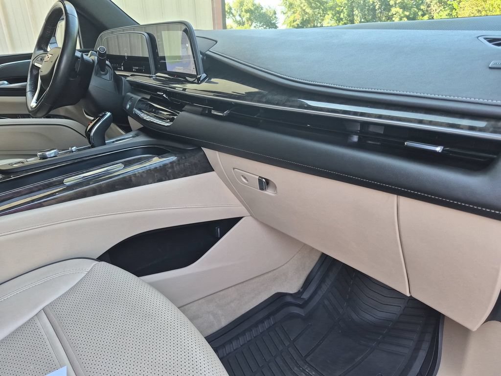 Certified 2024 Cadillac Escalade Premium Luxury RWD image 35