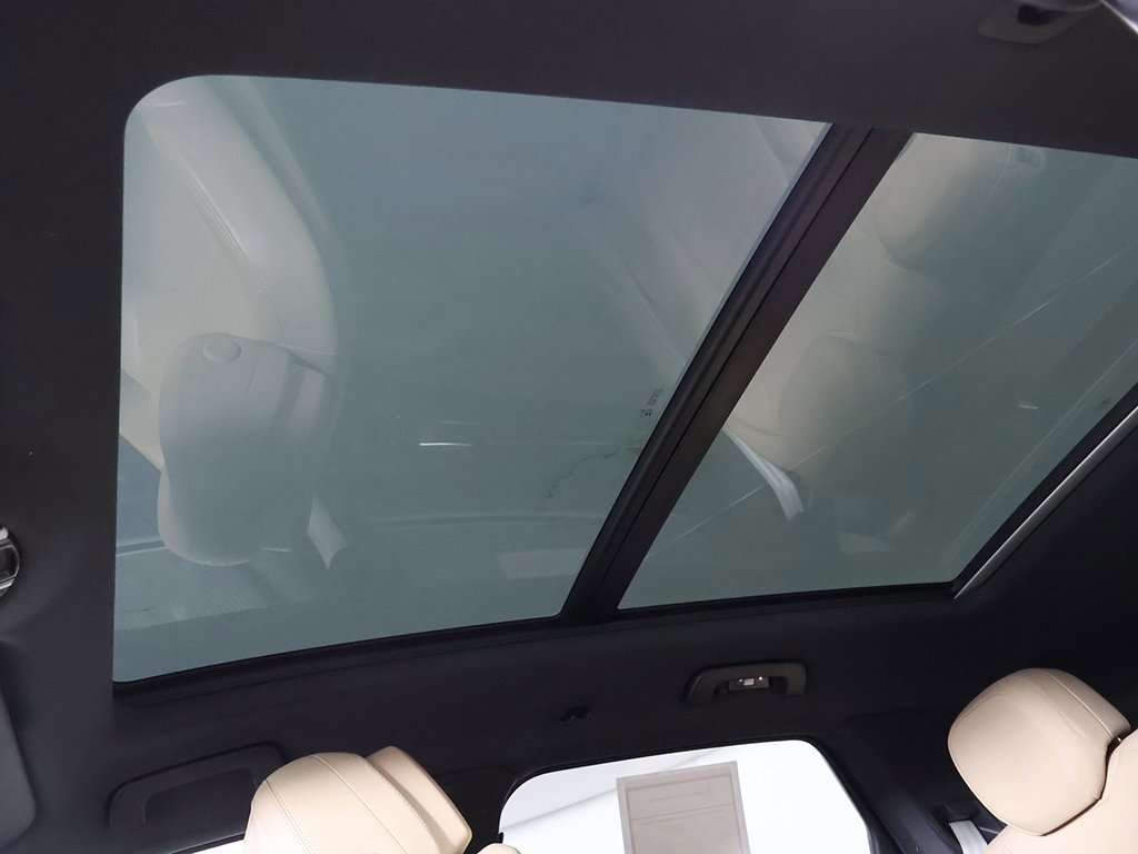 Used 2023 Porsche Cayenne Platinum Edition image 21