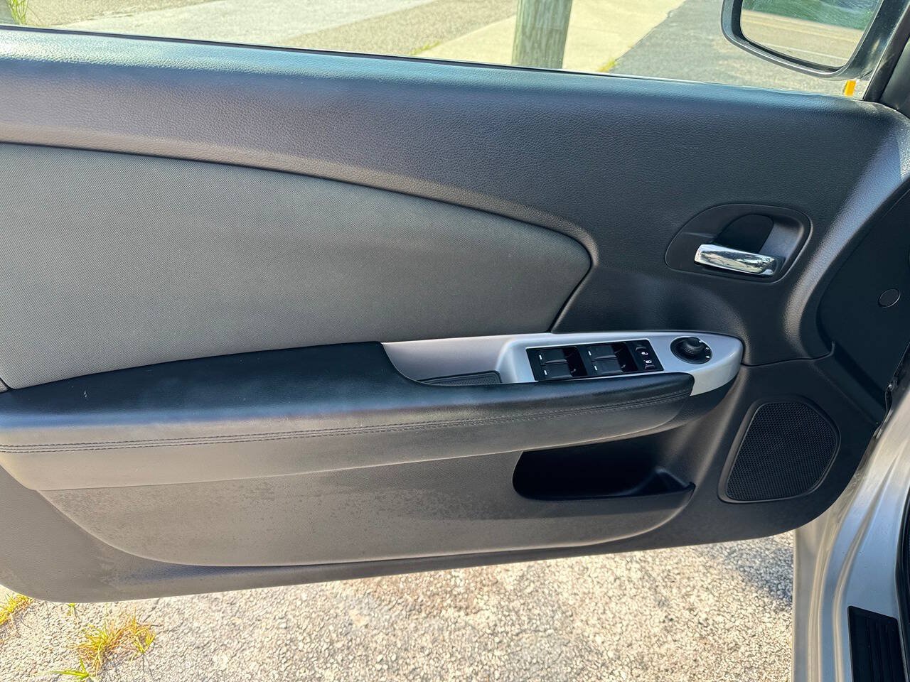 Used 2012 Chrysler 200 Touring FWD image 11
