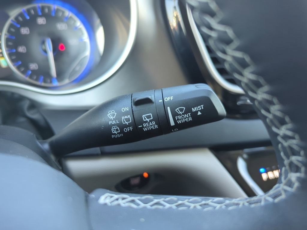 Used 2024 Chrysler Pacifica Touring-L image 27