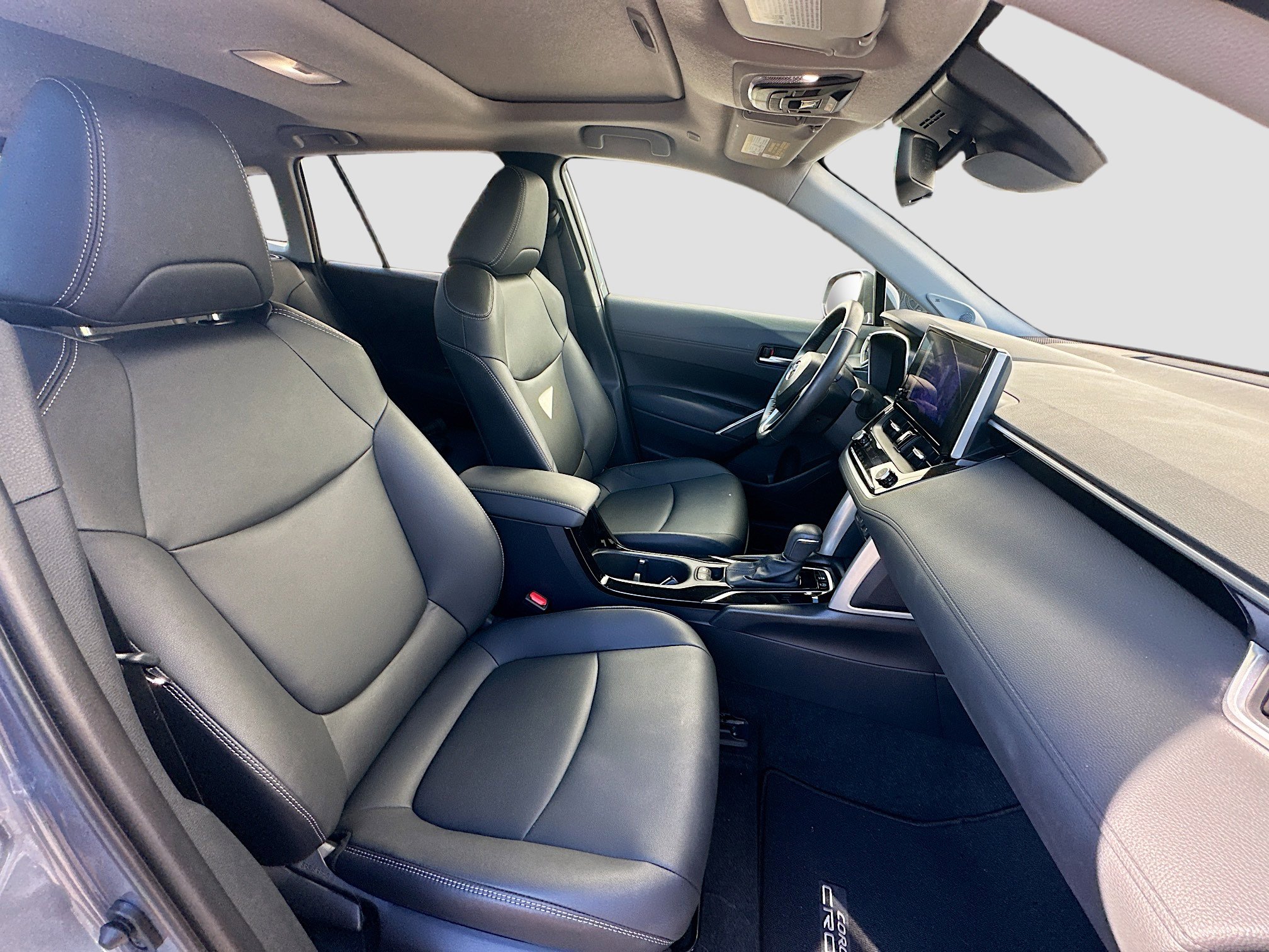 Used 2024 Toyota Corolla Cross XLE w/ Convenience Package image 31