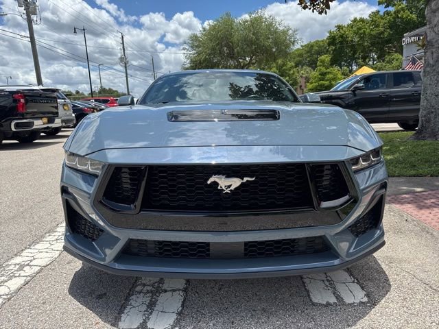 Used 2025 Ford Mustang GT RWD image 3