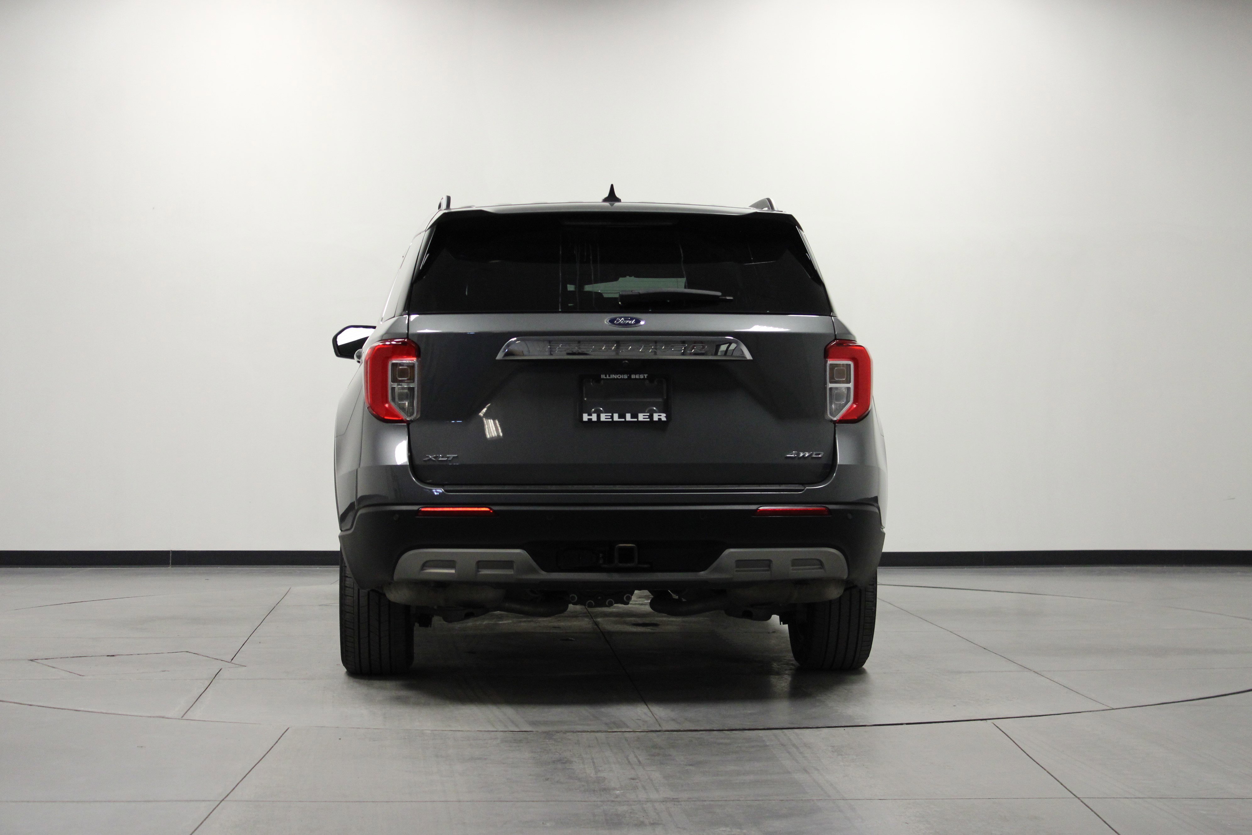 Used 2023 Ford Explorer XLT w/ Equipment Group 202A image 5