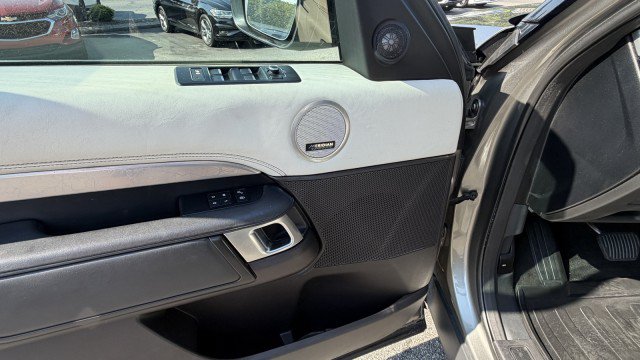 Used 2017 Land Rover Discovery First Edition AWD/4WD image 13