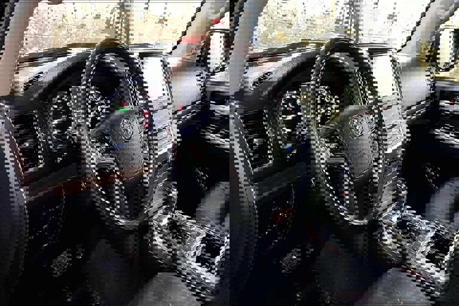 Certified 2017 Toyota Land Cruiser image 16