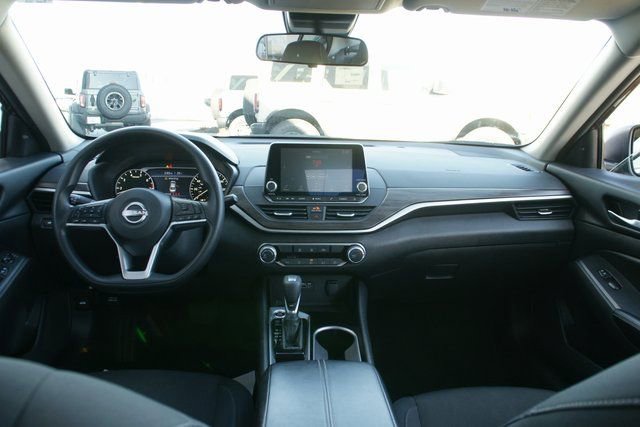 Used 2024 Nissan Altima 2.5 SV image 32