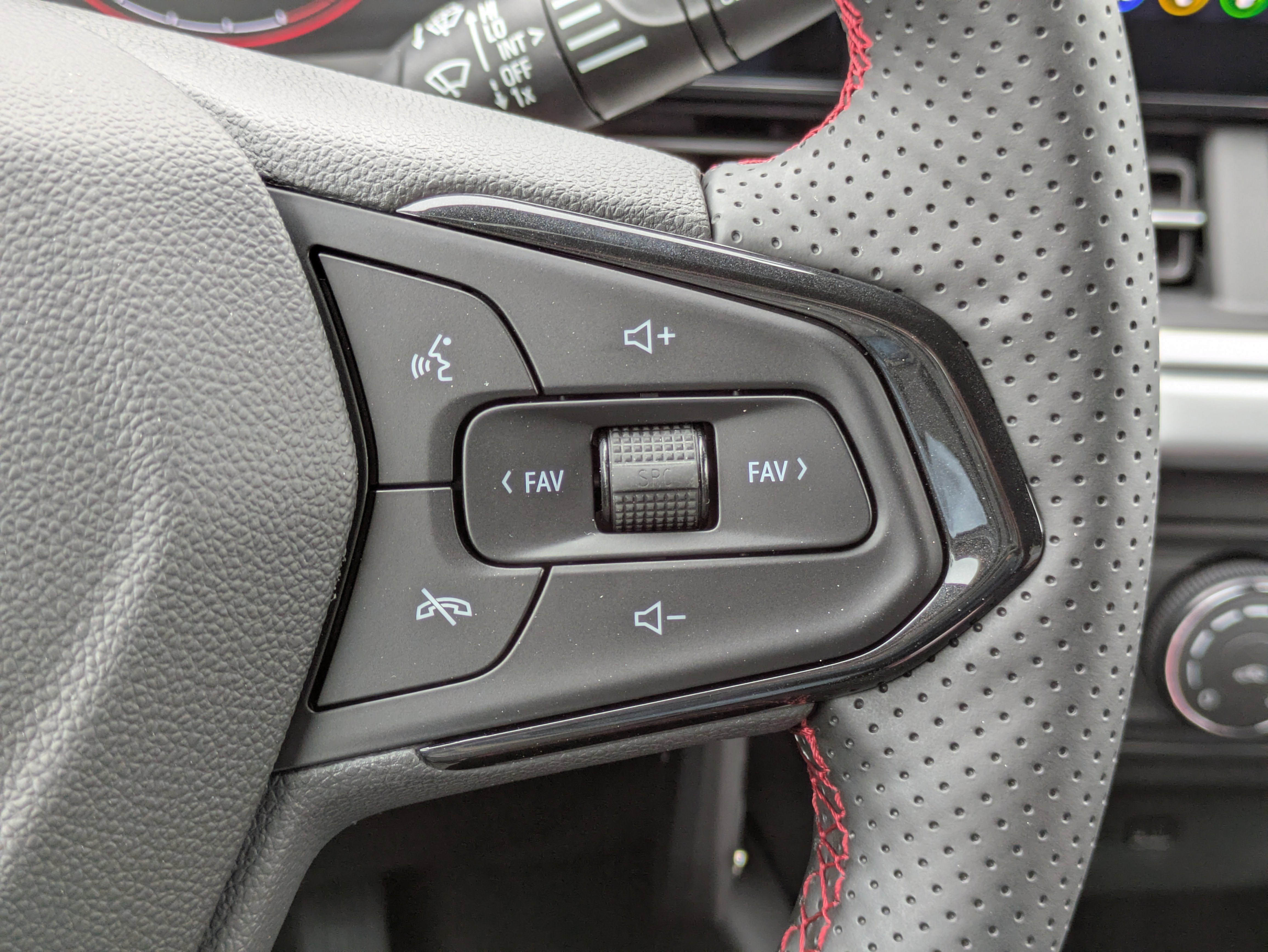 New 2026 Chevrolet Trax RS w/ Driver Confidence Package image 16