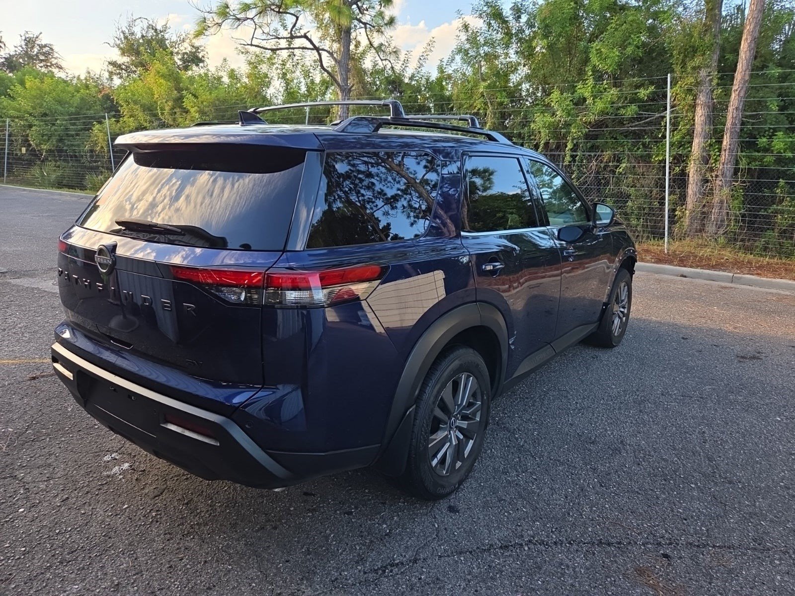 Used 2024 Nissan Pathfinder SV w/ Lighting Package (N92) FWD image 6
