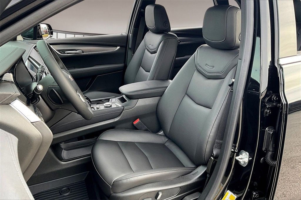New 2026 Cadillac XT5 Luxury w/ LPO, Floor Liner Package image 9