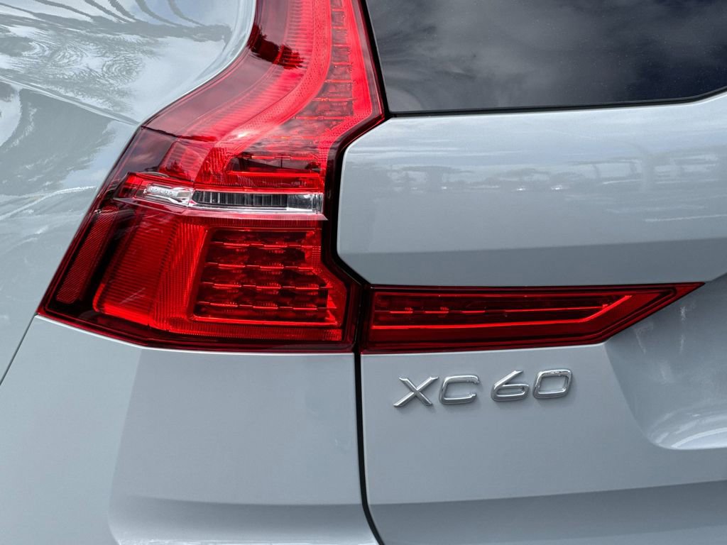 Certified 2025 Volvo XC60 B5 Core image 26