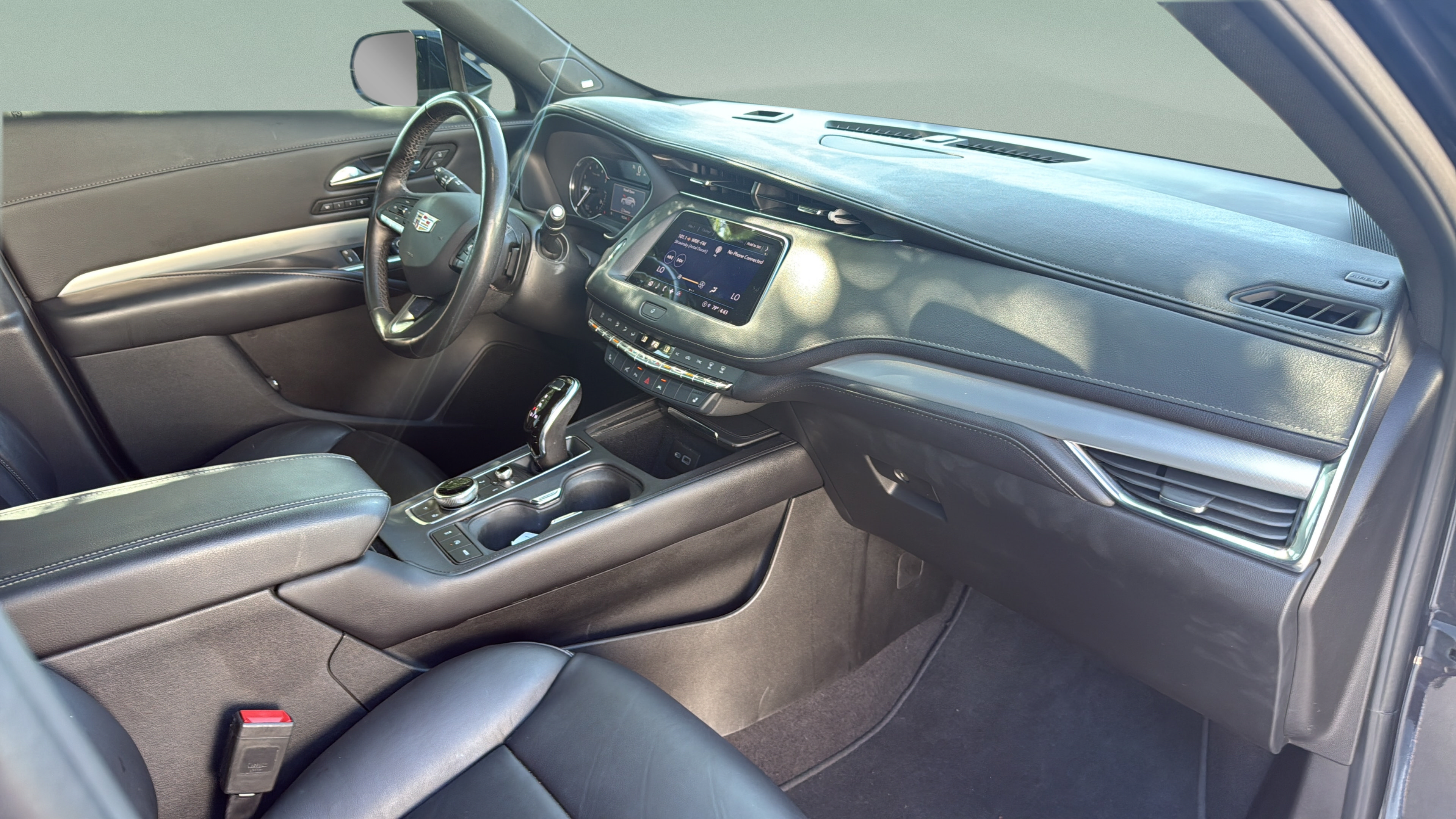 Used 2022 Cadillac XT4 Premium Luxury w/ Enhanced Visibility Package FWD image 27