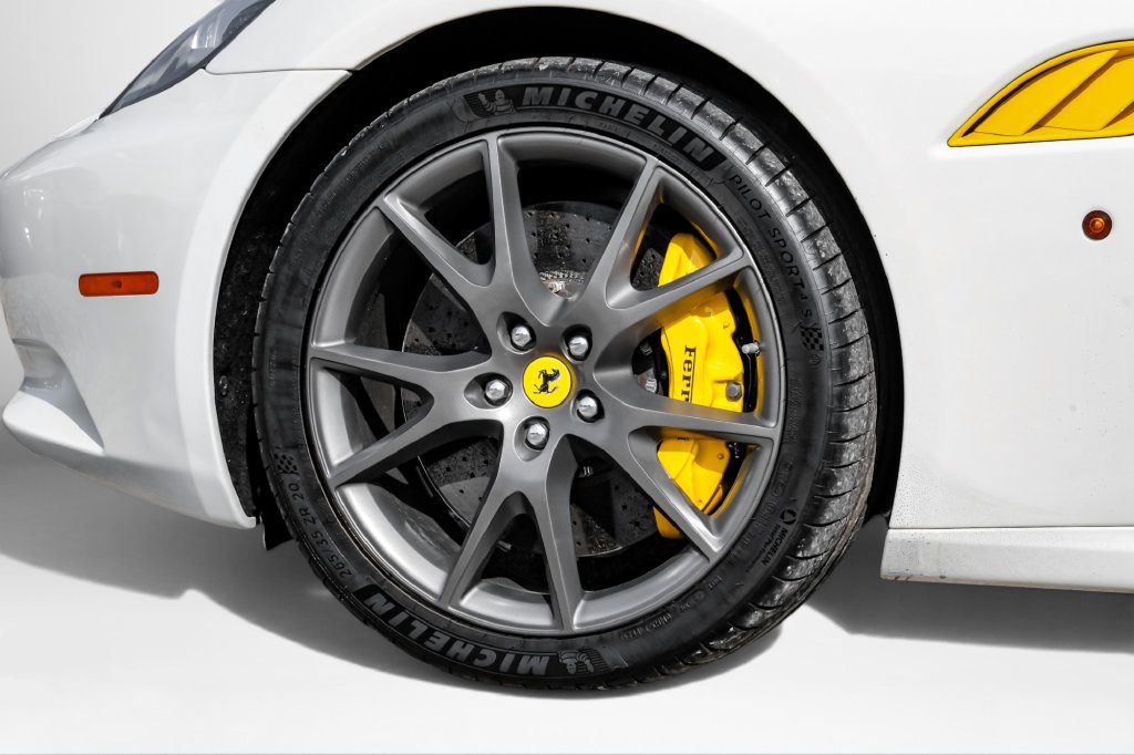 Used 2014 Ferrari California RWD image 59