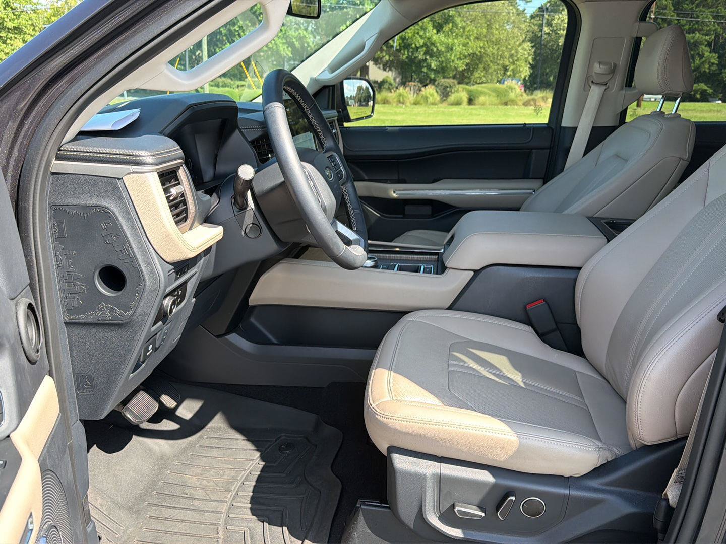Used 2024 Ford Expedition Limited RWD image 10