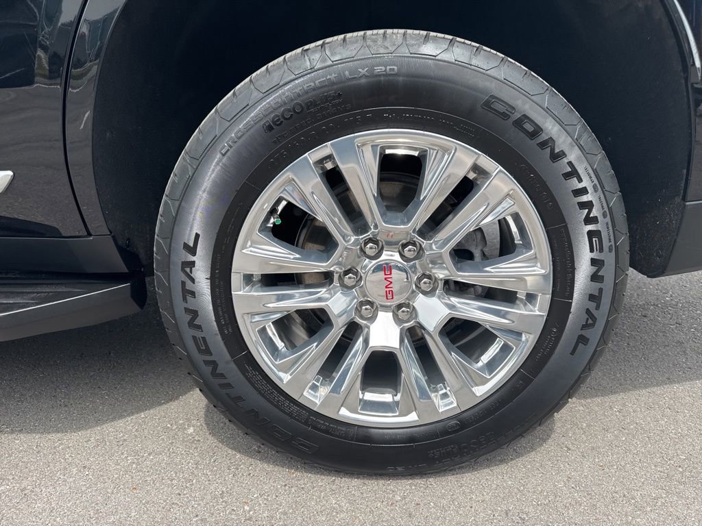 Used 2025 GMC Yukon Denali AWD/4WD image 32