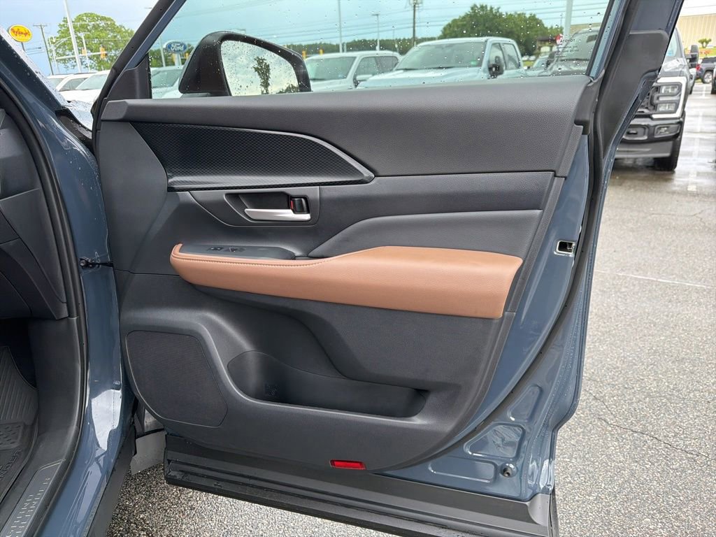 Used 2026 Toyota Grand Highlander AWD Hybrid image 24