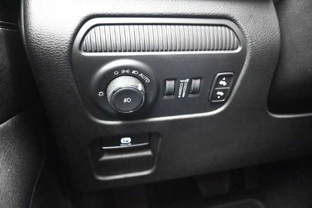 Used 2024 Jeep Wagoneer L Series II w/ Flexible Seating Group RWD image 14